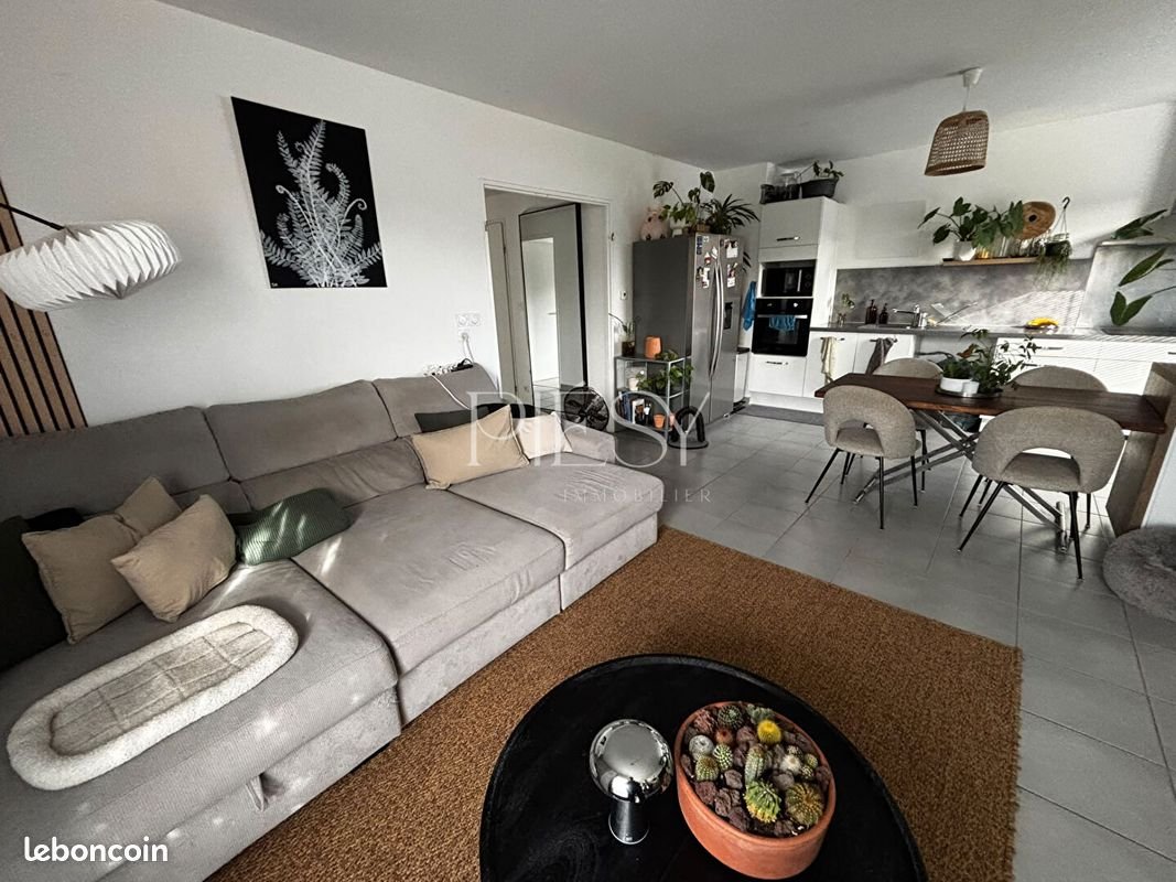 Appartement à louer, 70m², Viry