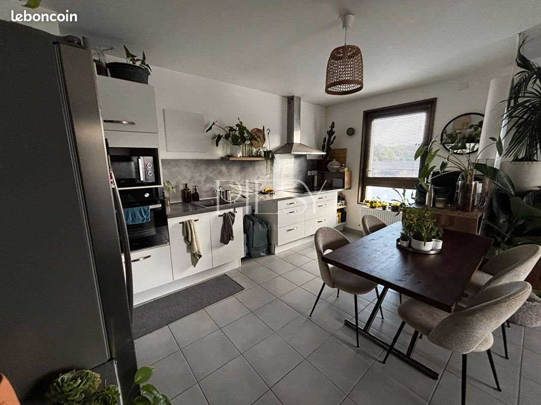 Appartement à louer, 70m², Viry