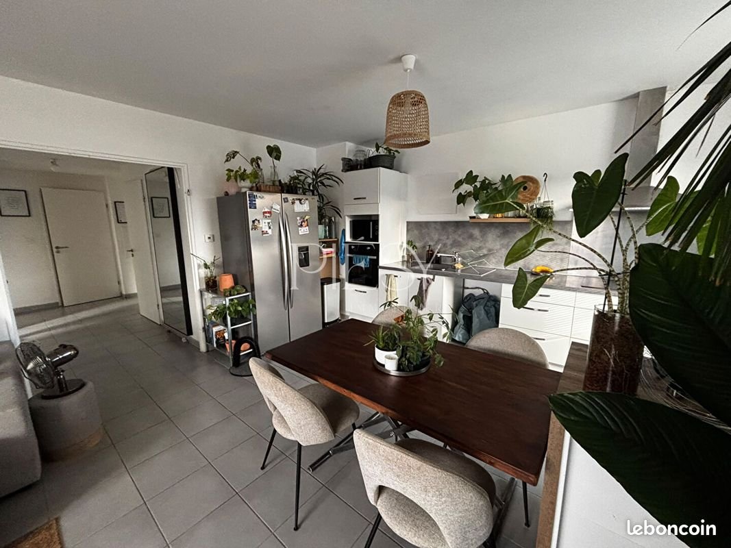 Appartement à louer, 70m², Viry