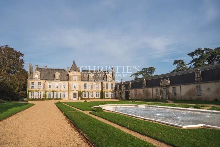 Maison à vendre, 2415m², Poitiers