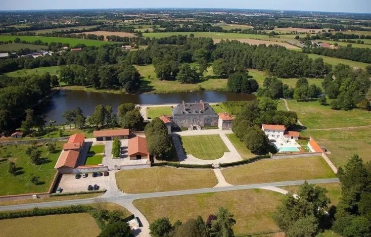 Maison à vendre, 900m², La Roche-sur-Yon