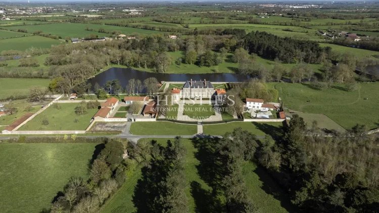 Maison à vendre, 900m², La Roche-sur-Yon