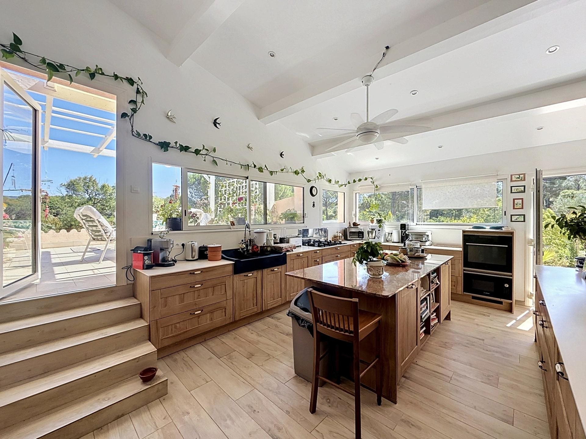 Maison à vendre, 215m², Puget-sur-Argens