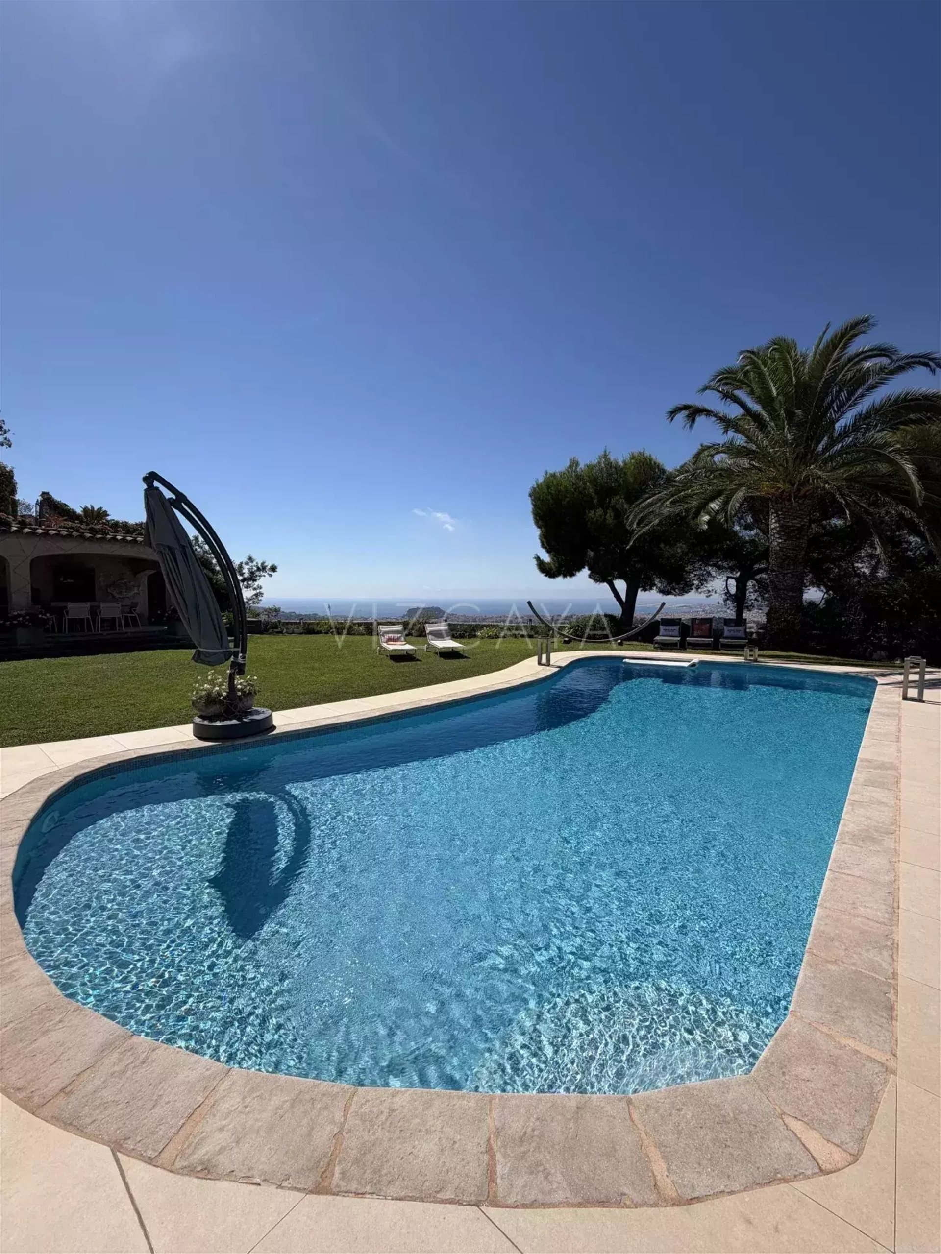 Maison à louer, 301m², Nice