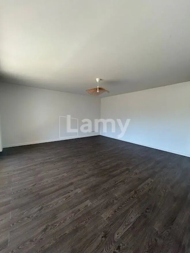 Appartement à louer, 92m², Seilh