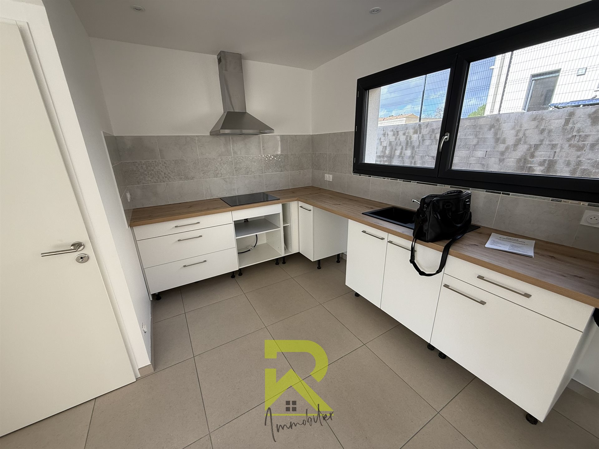 Maison à louer, 83m², Vias