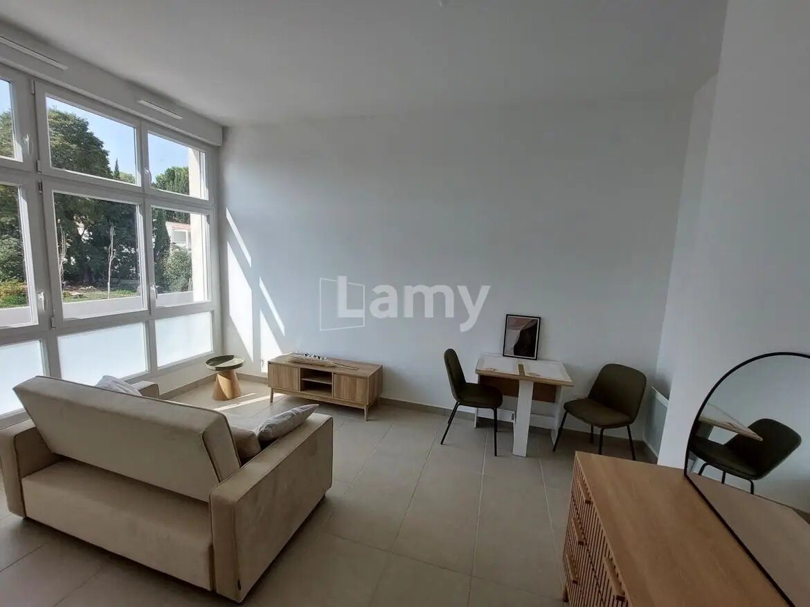 Appartement à louer, 28m², Saint-Rémy-de-Provence
