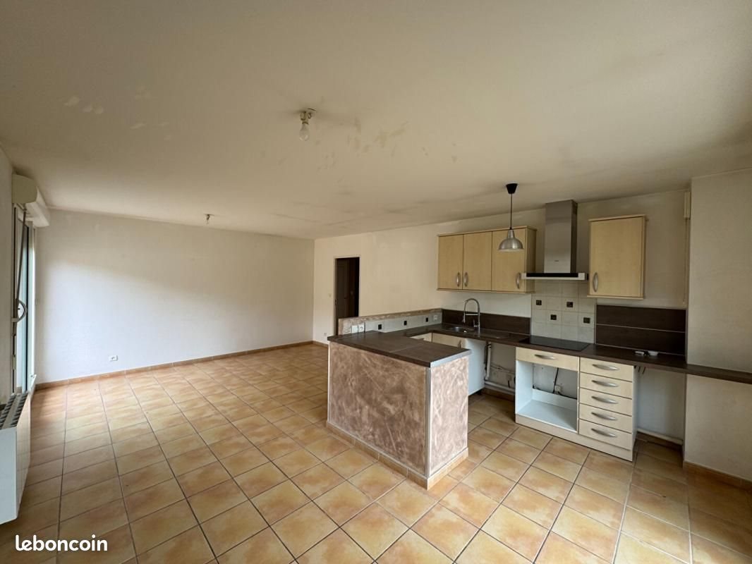 Appartement à louer, 62m², Lambesc