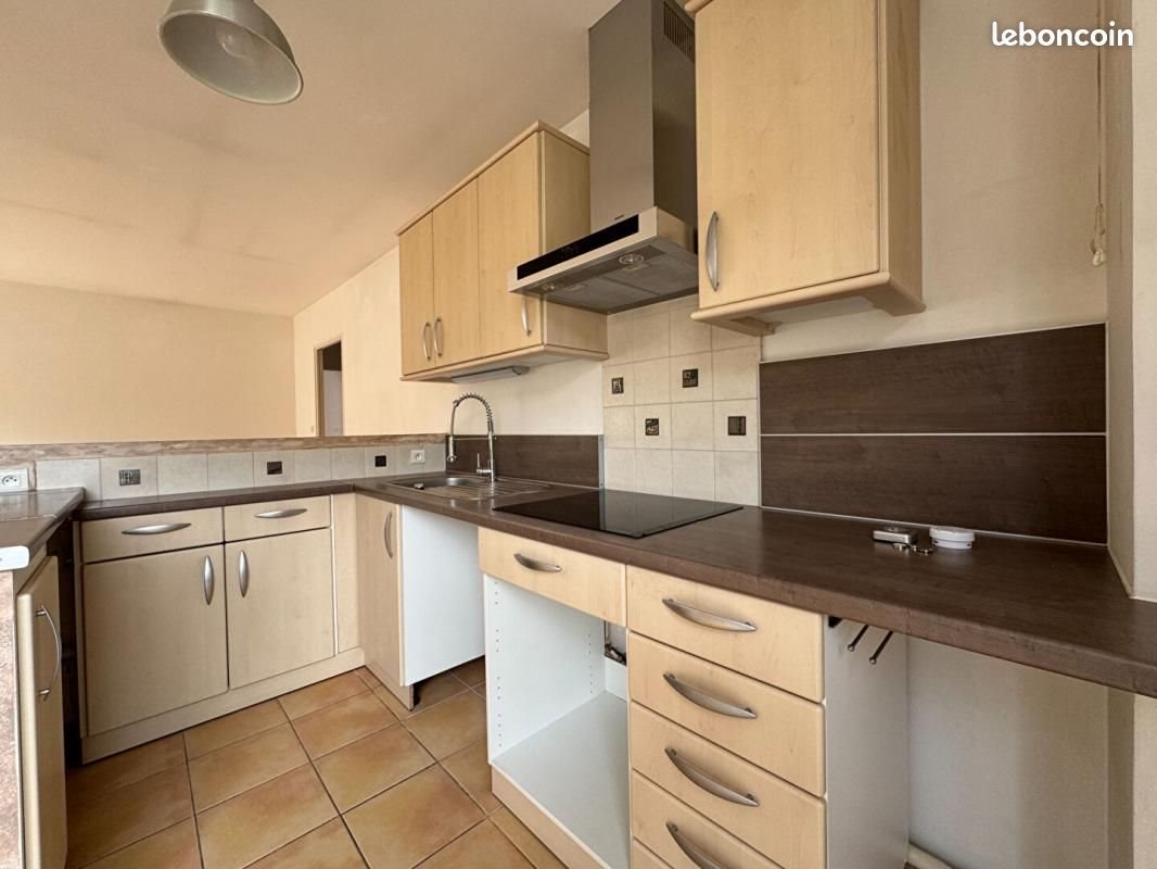 Appartement à louer, 62m², Lambesc