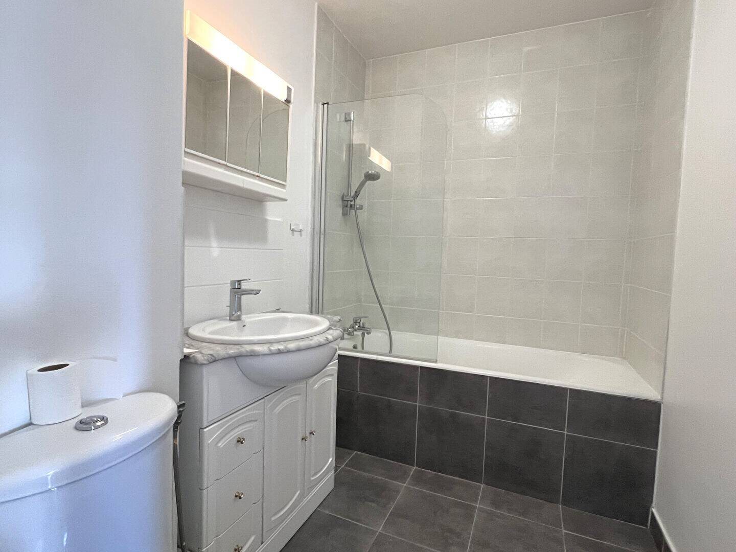 Appartement à louer, 34m², Courbevoie