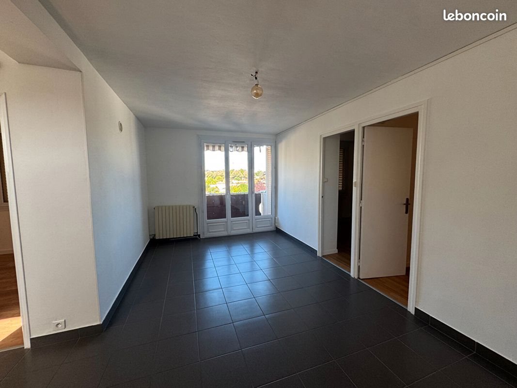 Appartement à louer, 56m², Vénissieux