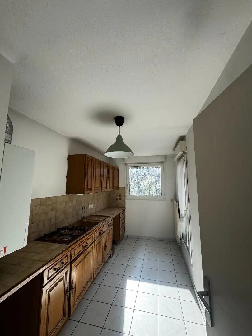 Appartement à louer, 55m², Bron