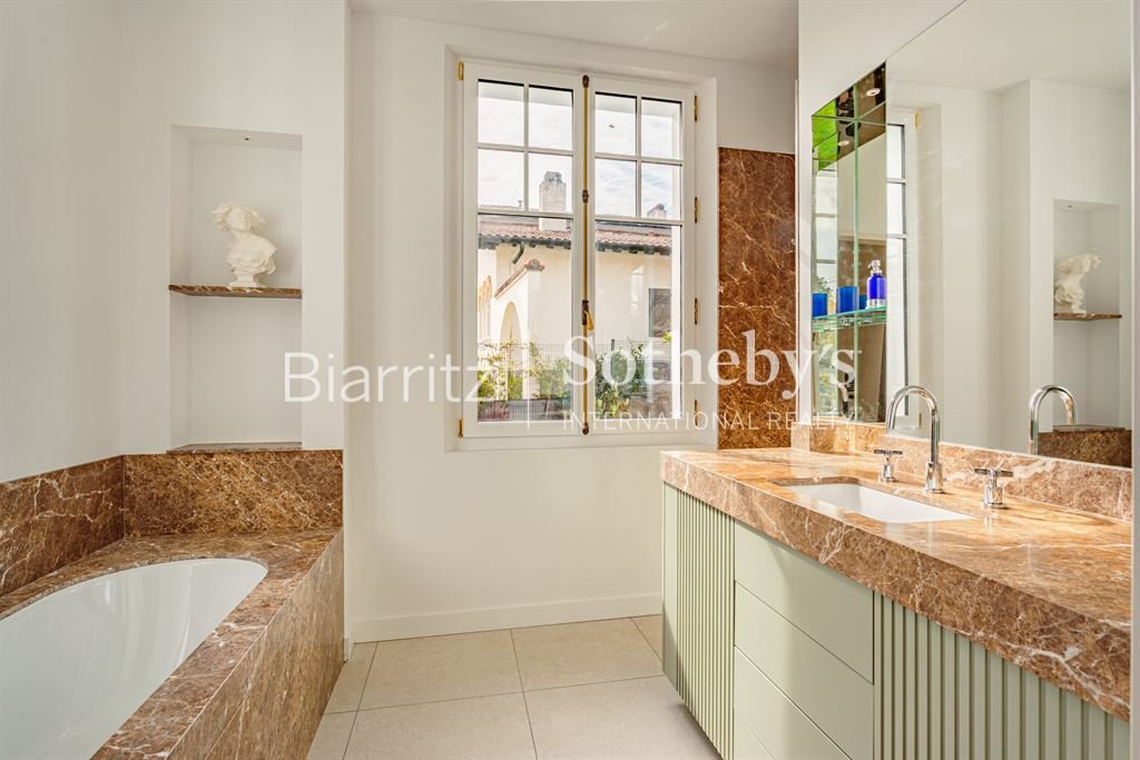 House in Biarritz, Aguiléra, Pyrénées-Atlantiques - More