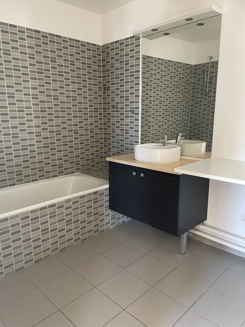 Appartement à louer, 45m², Suresnes