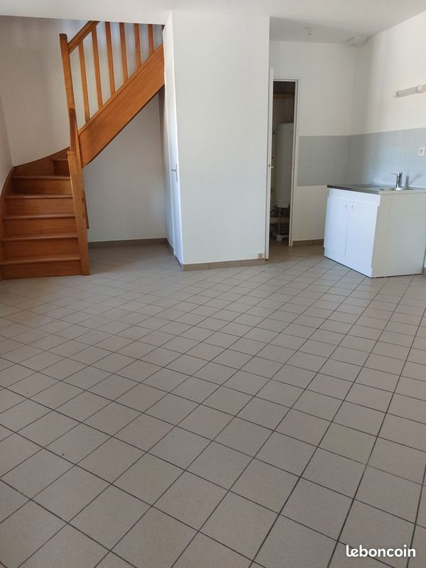 Appartement à louer, 53m², Savigné-l'Evêque