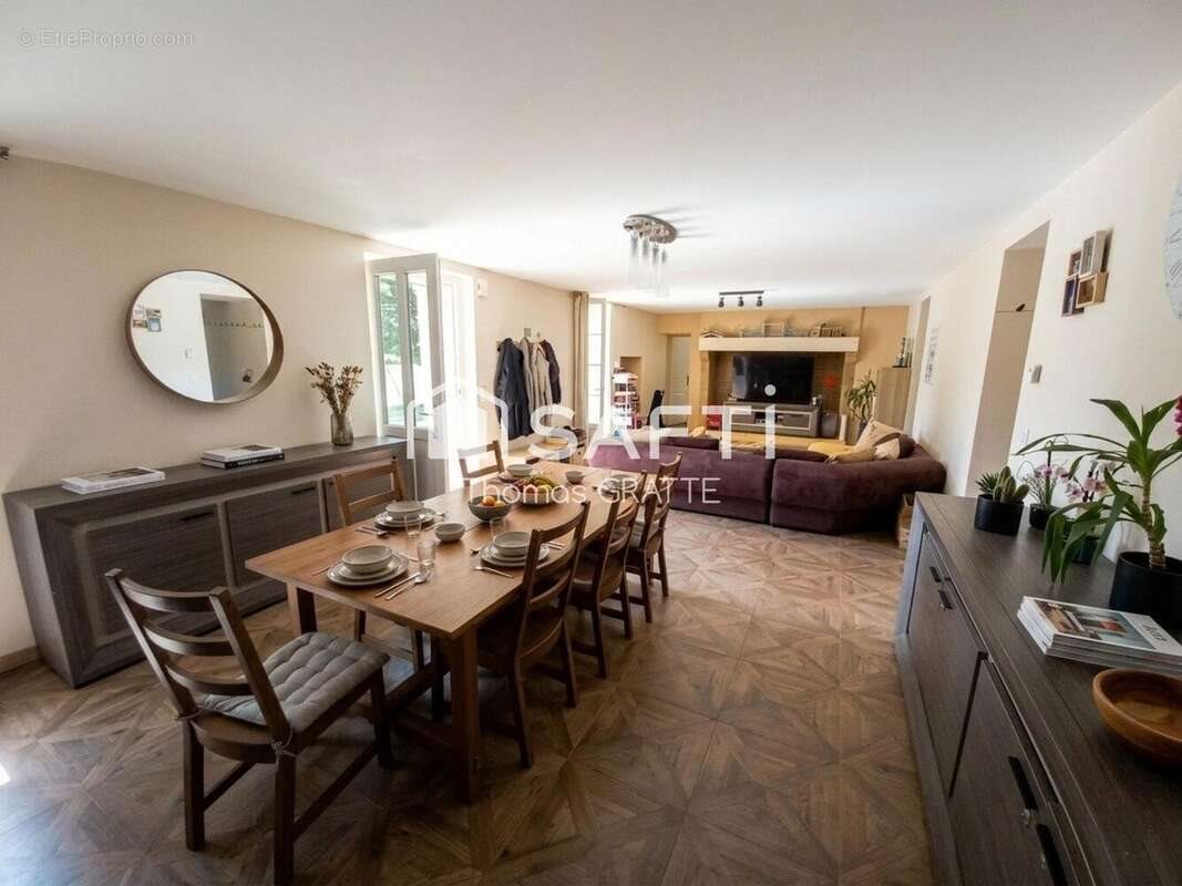 Maison à vendre, 214m², Vitrac