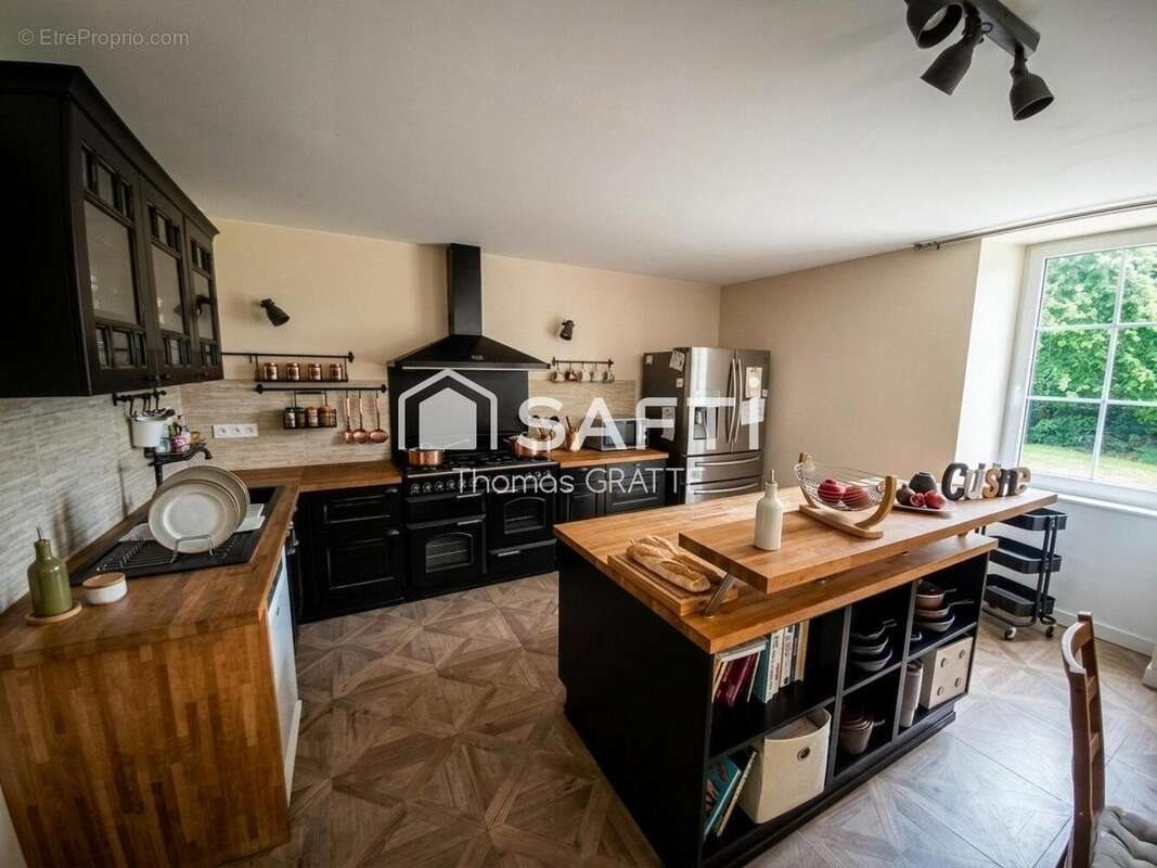 Maison à vendre, 214m², Vitrac