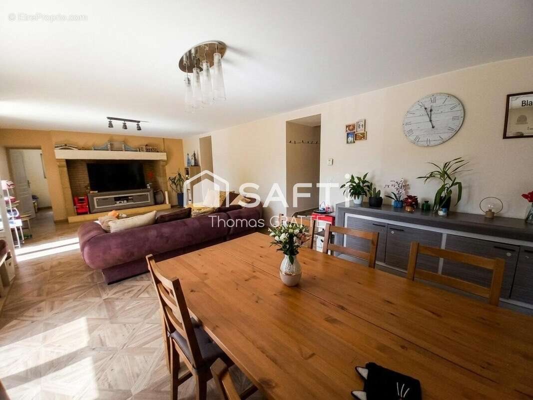 Maison à vendre, 214m², Vitrac