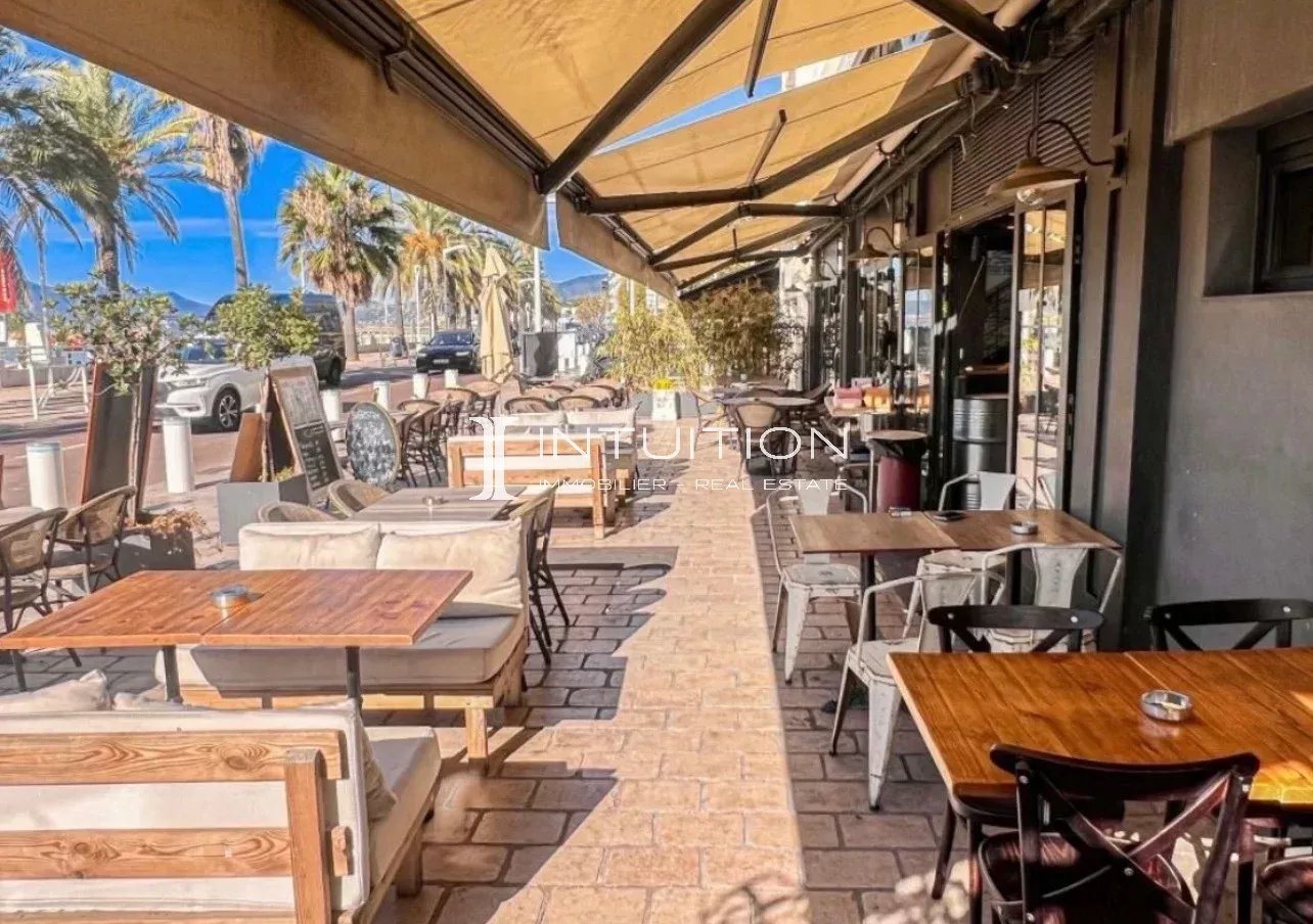Cannes - Opposite the beaches and the sea: restaurant bar business for sale