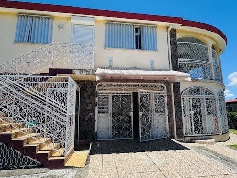 Maison à vendre, 392m², La Celle-sous-Gouzon