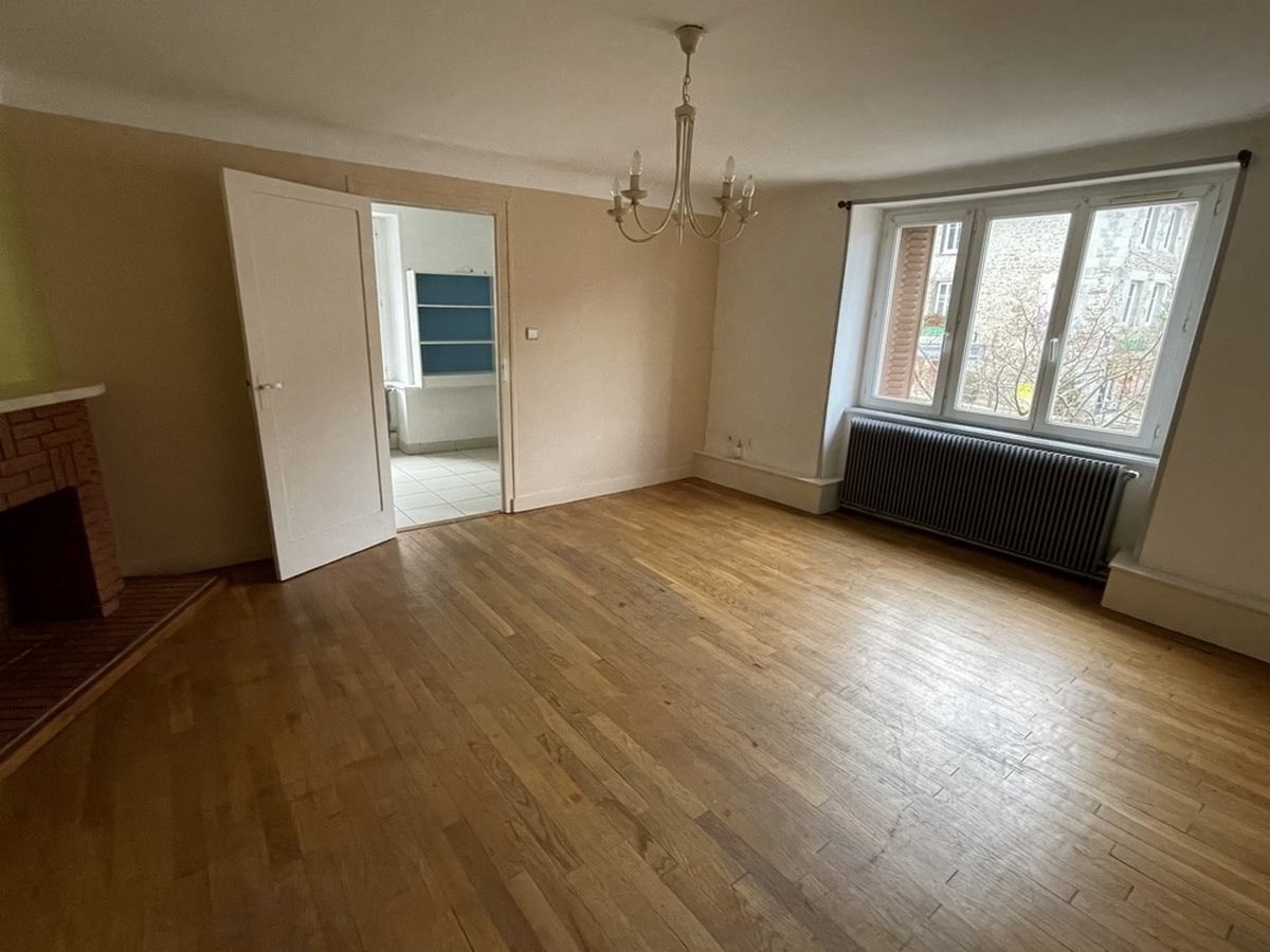 Appartement à louer, 69m², Saint-Léonard-de-Noblat