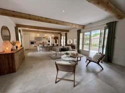 Maison à louer, 180m², Gordes