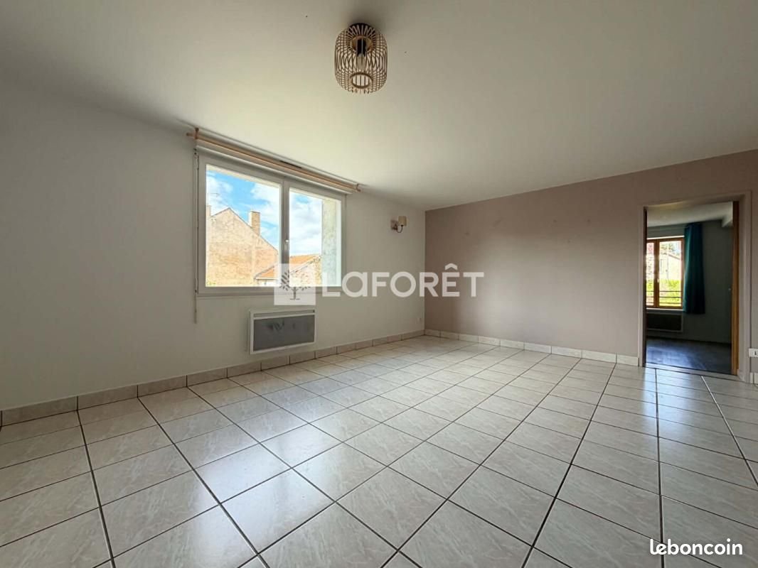 Appartement à louer, 77m², Juniville