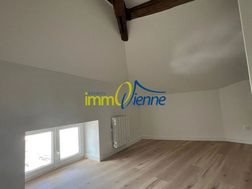 Appartement à louer, 47m², Lussac-les-Châteaux