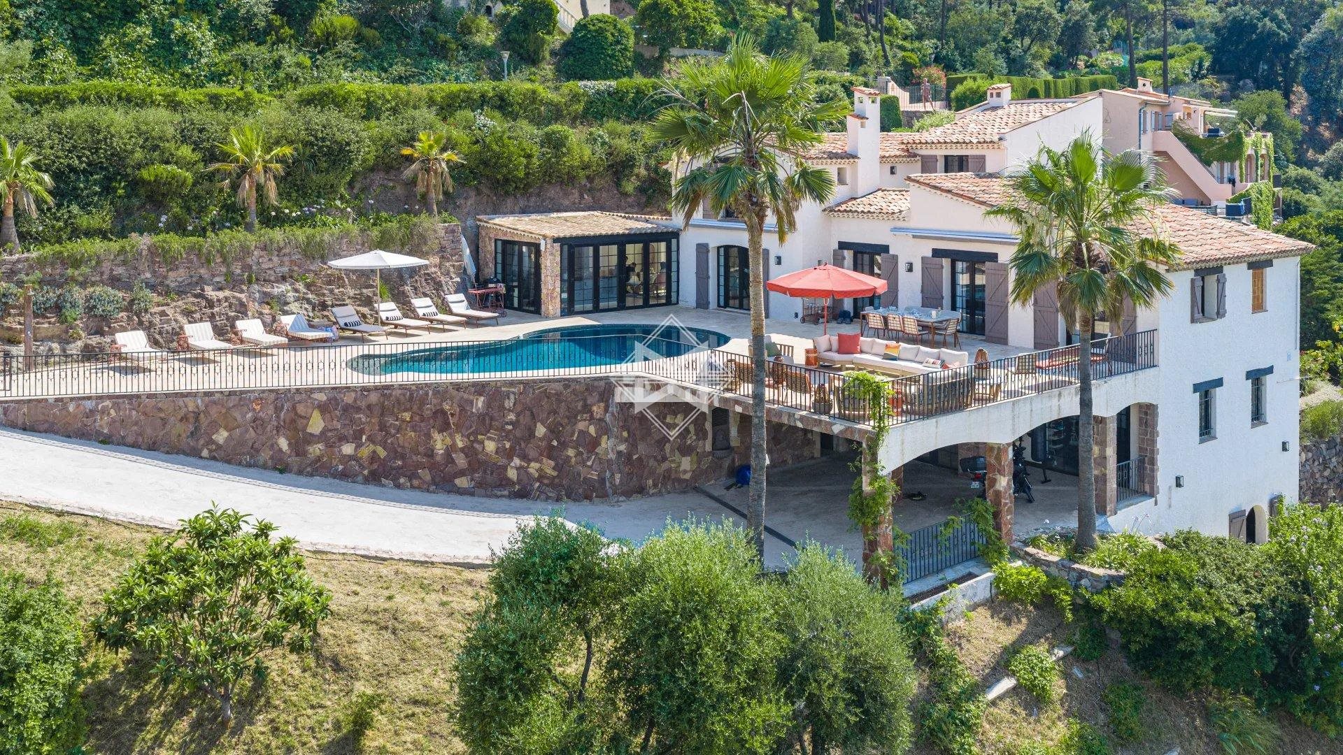 Maison à louer, 290m², Théoule-sur-Mer