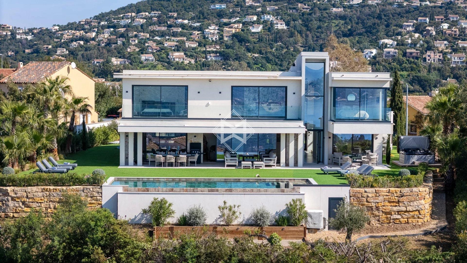 Maison à louer, 390m², Roquebrune-sur-Argens