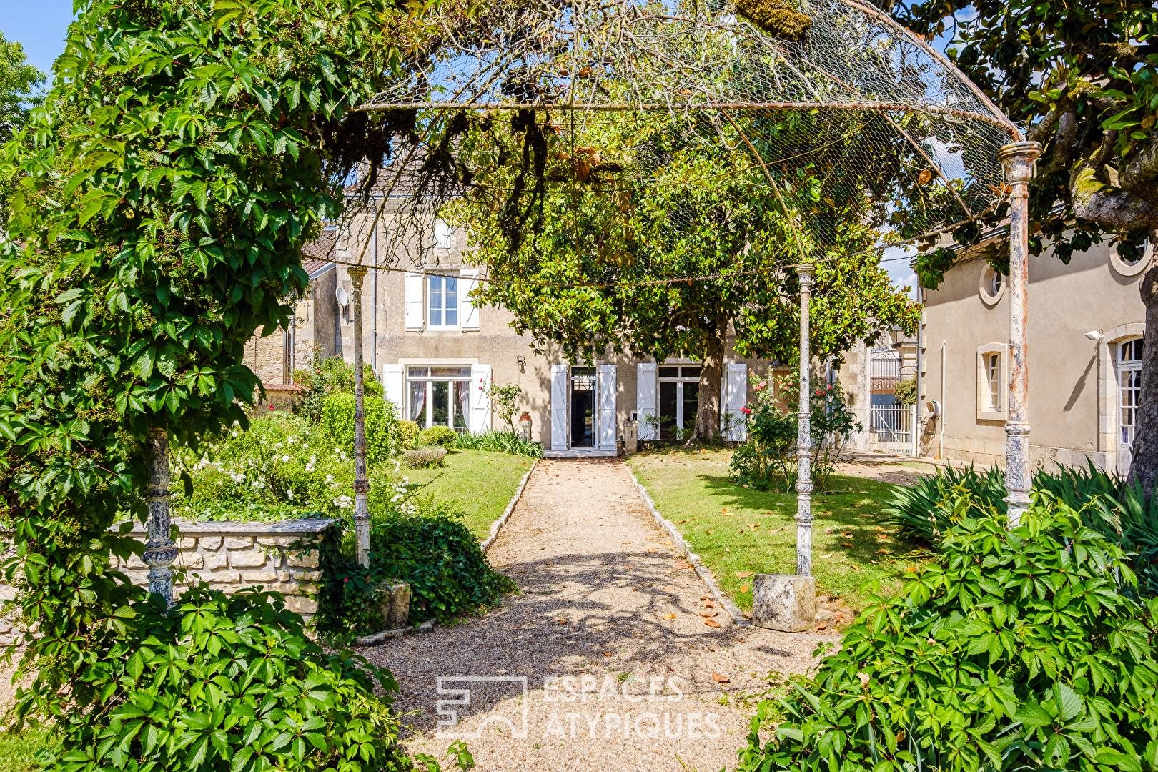 Maison à vendre, 242m², Gençay