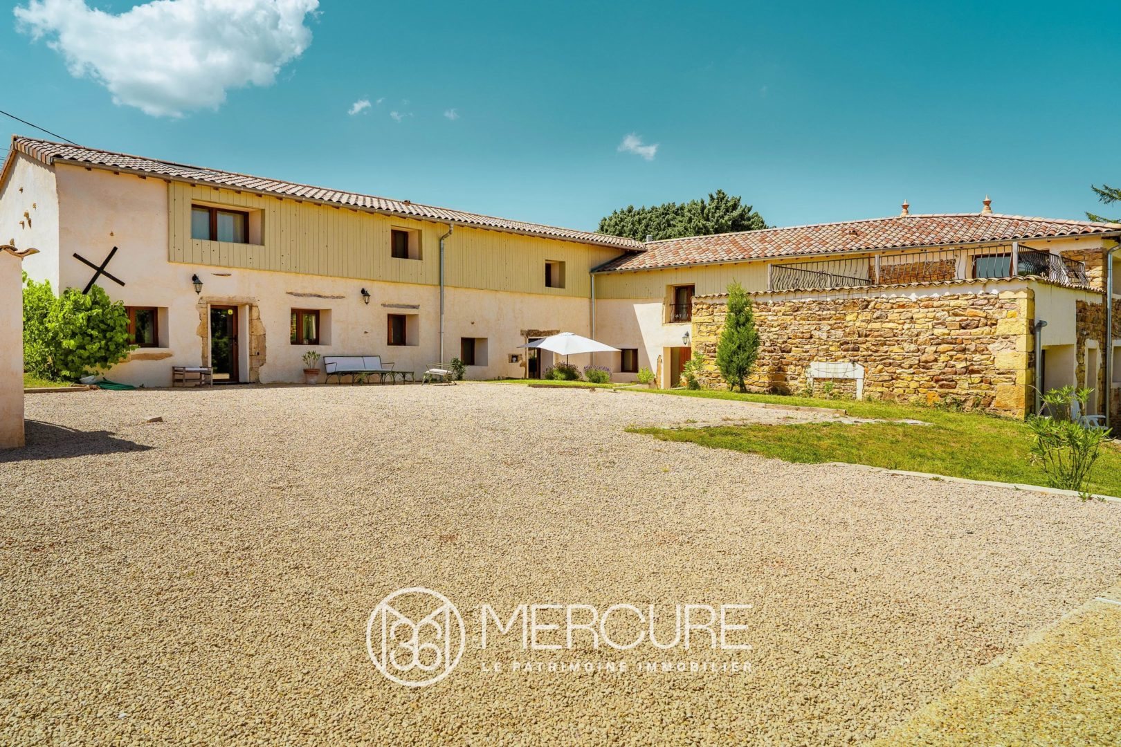Maison à vendre, 438m², Saint-Amour-Bellevue