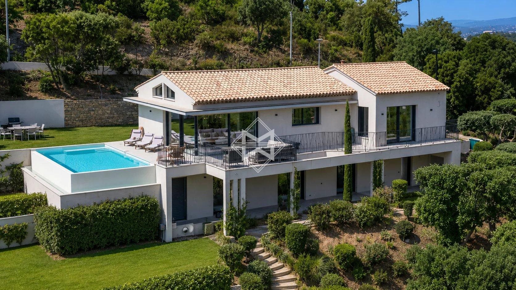 Maison à louer, 250m², Roquebrune-sur-Argens