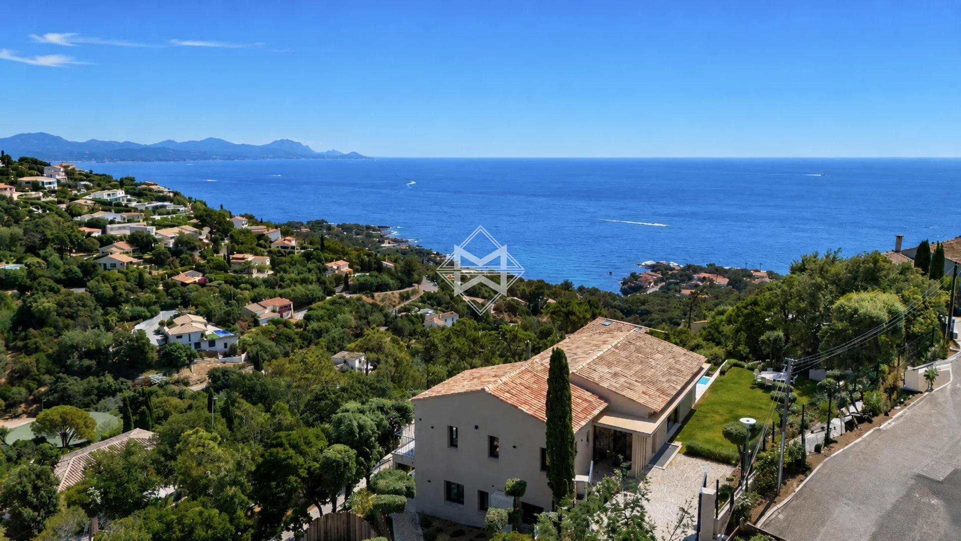 Maison à louer, 250m², Roquebrune-sur-Argens