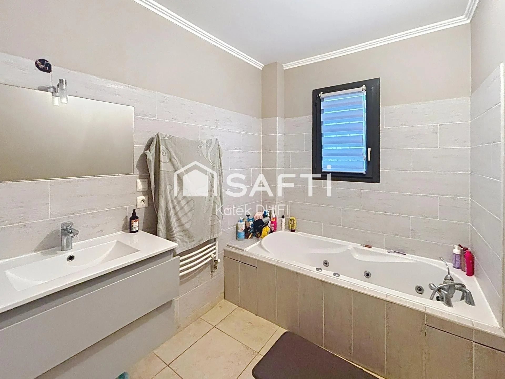 Maison à vendre, 170m², Auberives-sur-Varèze