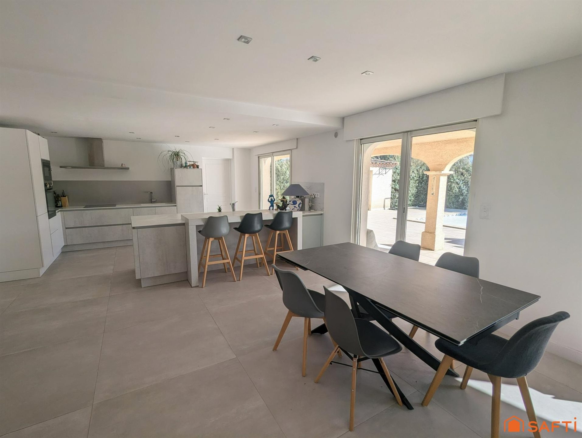 Maison à vendre, 180m², Saint-Laurent-d'Aigouze