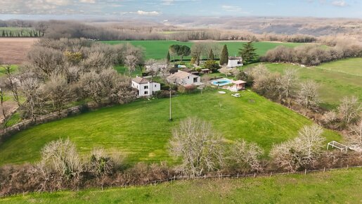 Maison 8 pièces 230 m² · à Montaigu-de-Quercy · 230 m² · 550 000 €