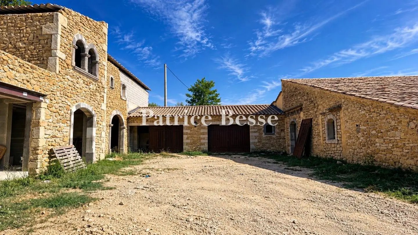 Maison à vendre, 1000m², Grignan