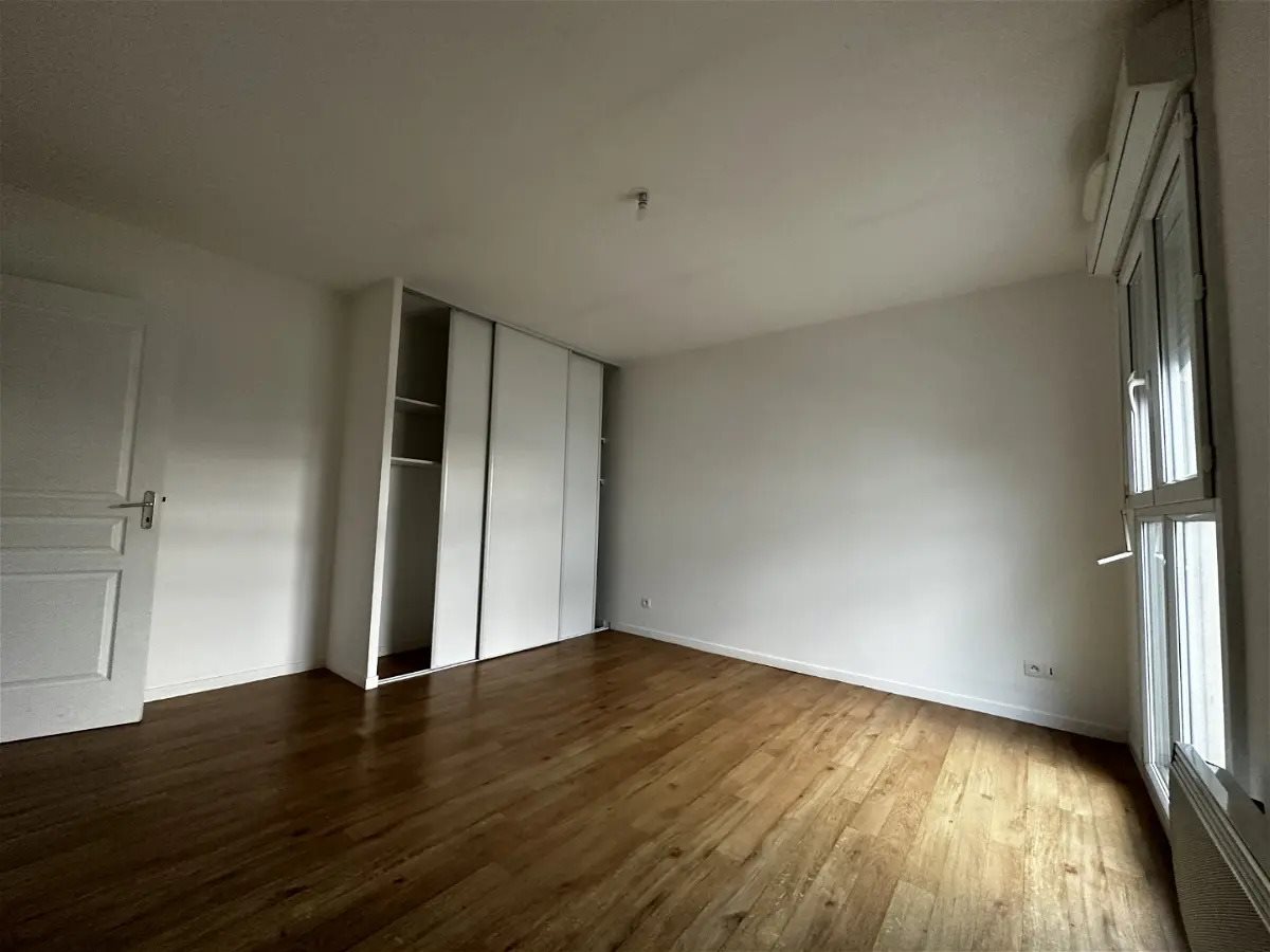 Maison à louer, 99m², Saint-Denis-de-l'Hôtel