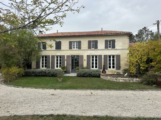Maison 14 pièces 310 m² · à Mons · 310 m² · 500 000 €