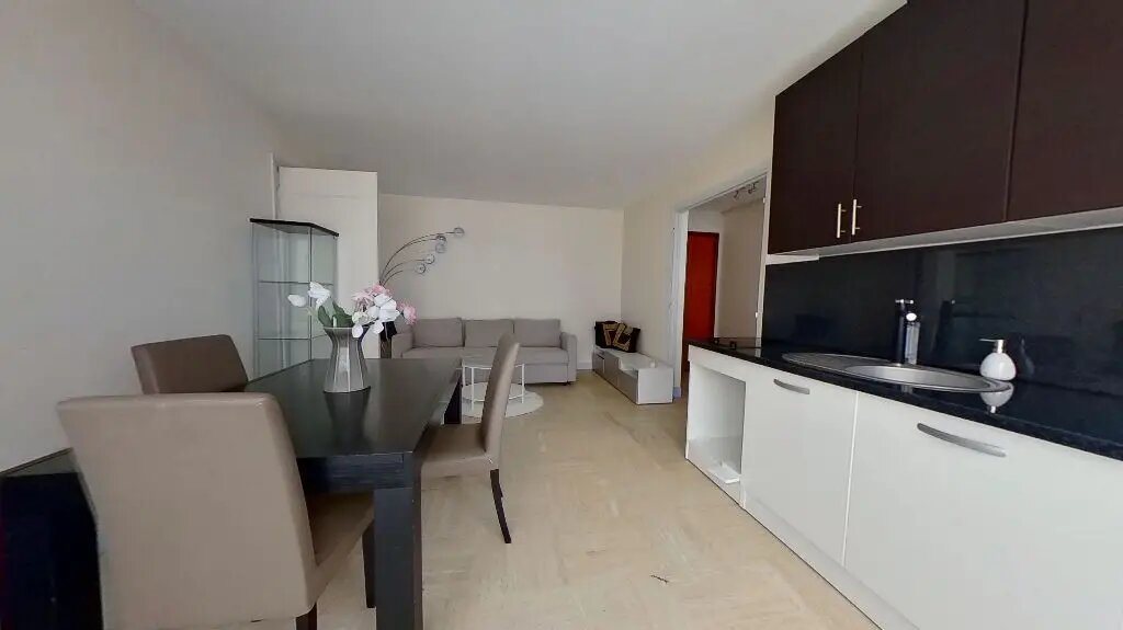 Appartement à louer, 47m², Courbevoie