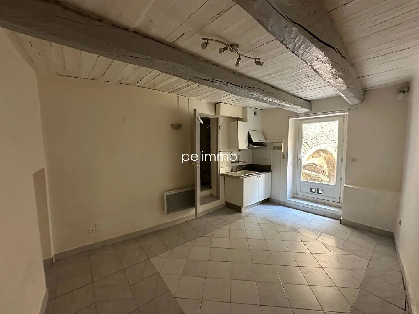 Appartement à louer, 18m², Eyguières