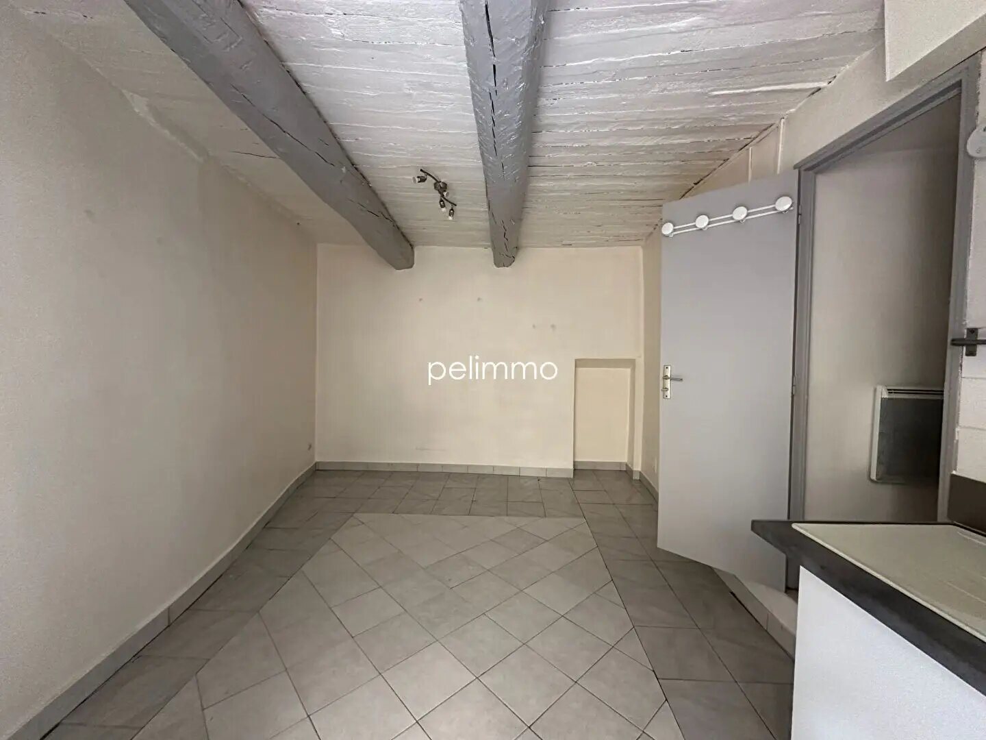 Appartement à louer, 18m², Eyguières
