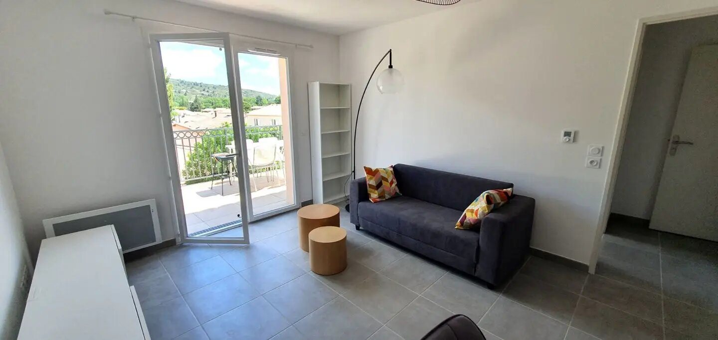 Appartement à louer, 45m², Eyguières