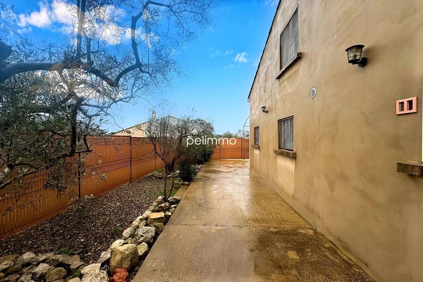 Maison à louer, 58m², Aureille