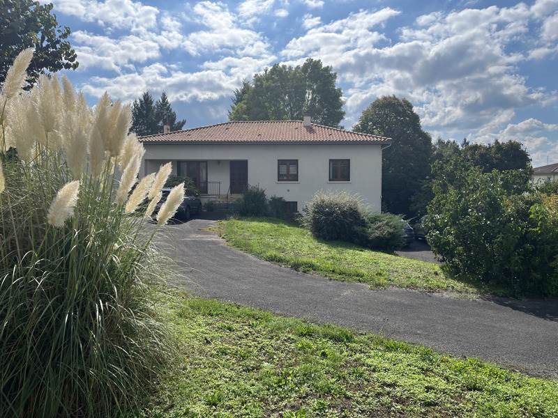 Maison à vendre, 181m², Montbron