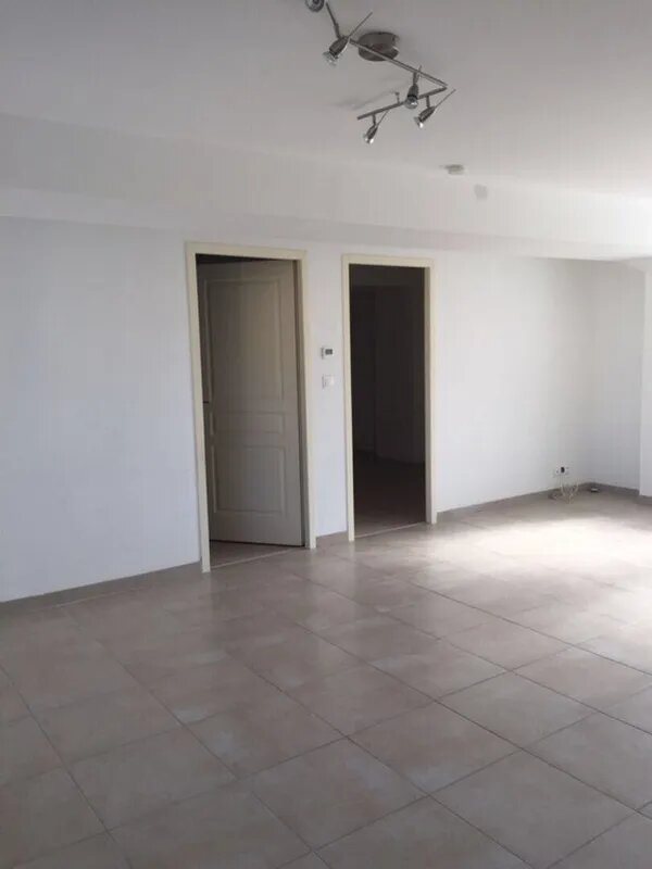 Appartement à louer, 74m², Sammeron