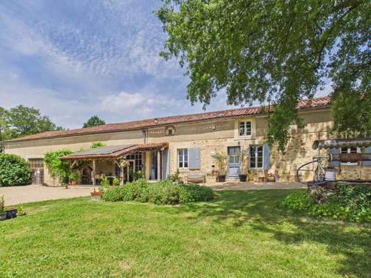 Maison à vendre, 321m², Montbron