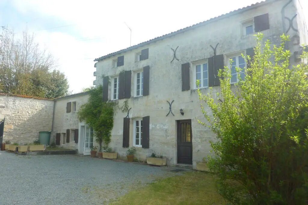 Maison à vendre, 246m², Saintes