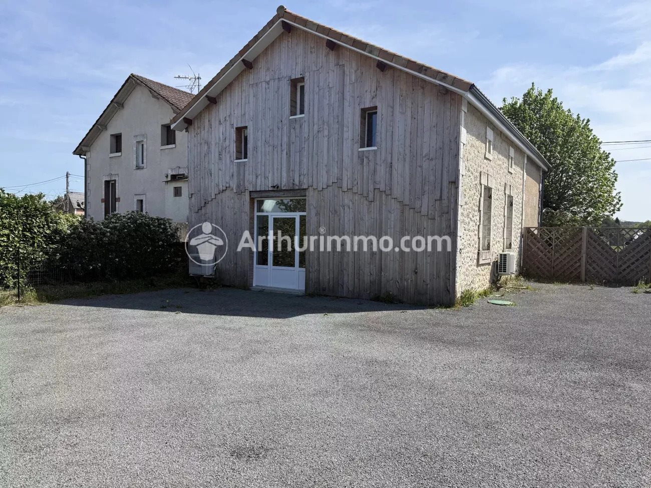 Maison à louer, NaNm², Neuvic